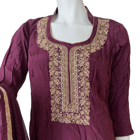 New, Purple Pajama Kameez with Gold Detail. Size: Medium - Picture 7 of 15